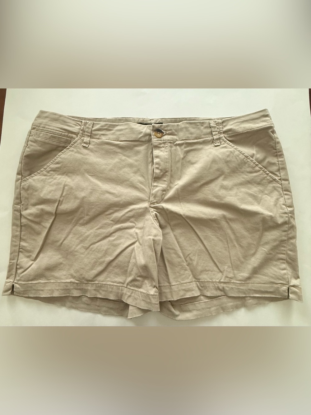 Lee Mid-Rise Fit Khaki Shorts Women’s Size 18